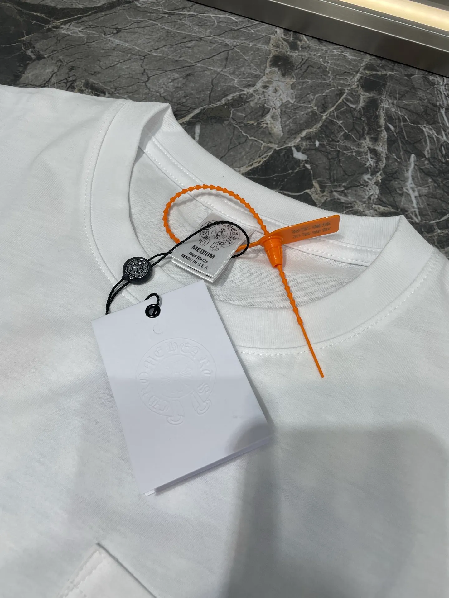🅿️290 come hearts 🌟【Top replica】Flag scroll tee short sleeves (open version-physical counter-top luxury quality)🆚Second sale of all versions on the market. The fabric is made of 26 weave 200 grams of cotton. The printing uses a variety of printing techniques. Customized accessories. Size: s m l